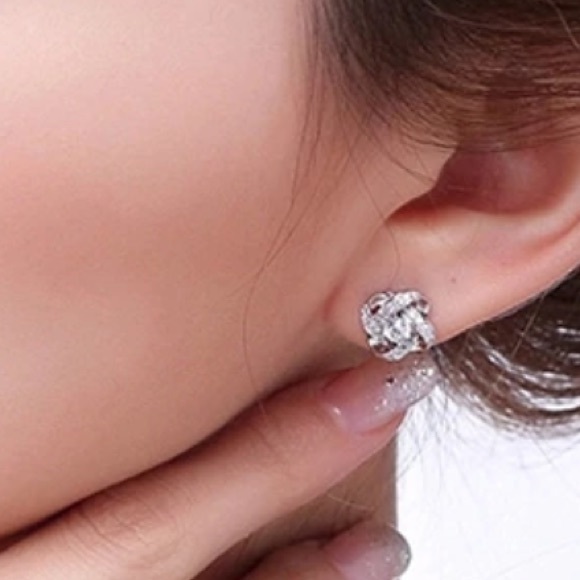🌟 Sterling Silver CZ Stud Earrings - Picture 5 of 5